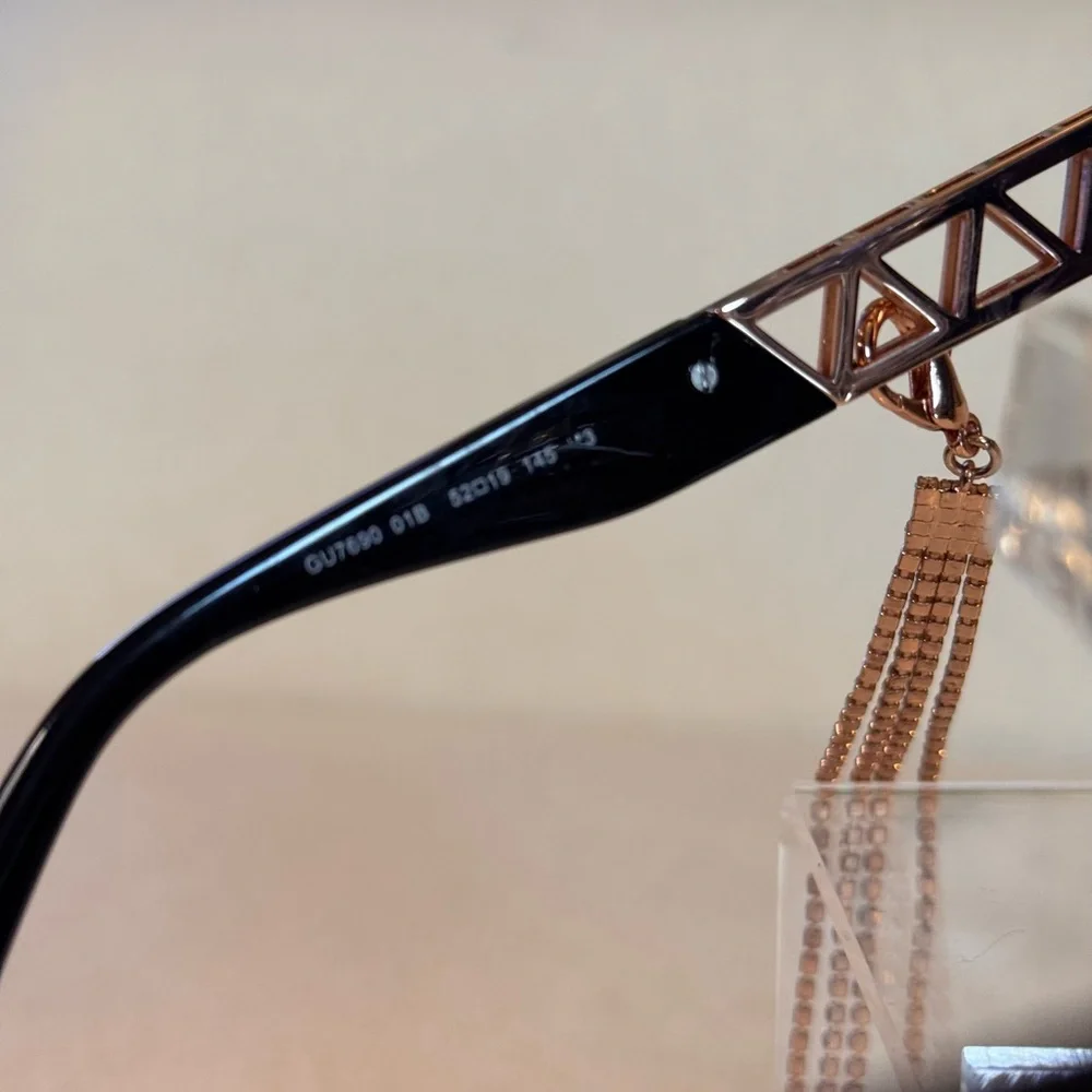 GUESS VIRAL Black Sunglasses with Removable Charms NWT & Dusties - Picture 9 of 10